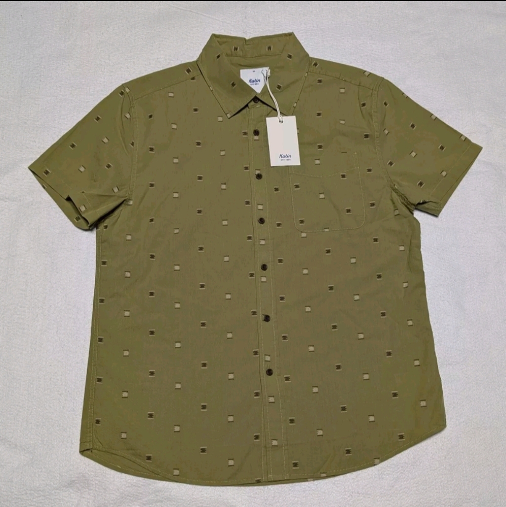 New Katin Caravan Short Sleeve Button Shirt Mens Size Small Pimento Green NWT